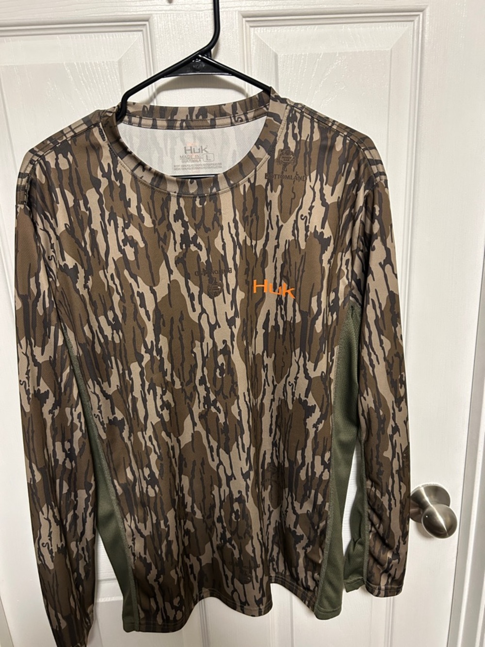 Huk Men's Camouflage Long Sleeve Performance Shirt - Olive/Orange